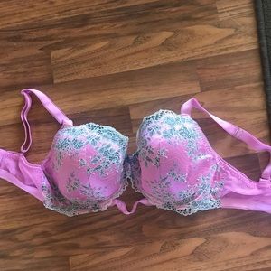 34 DDD . Has flaws so check out pictures.